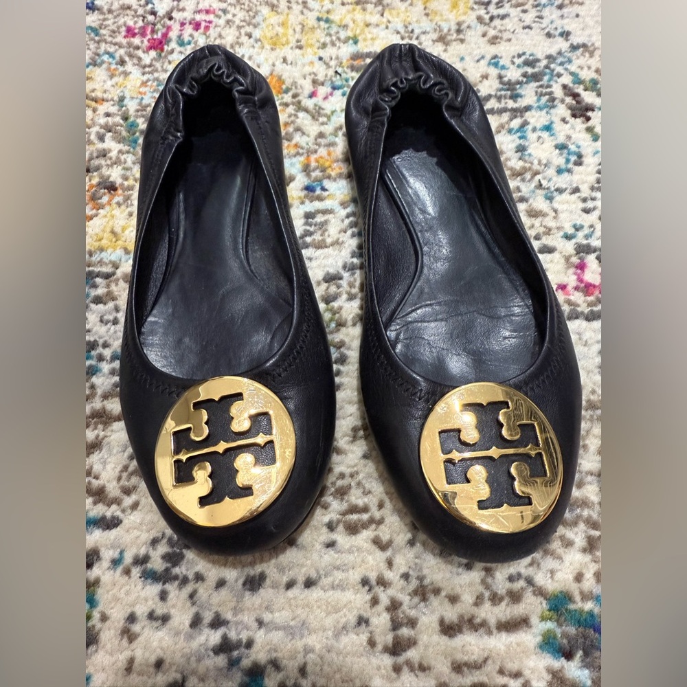Tory Burch Black leather Claire ballet flats with gold embellishment size 7